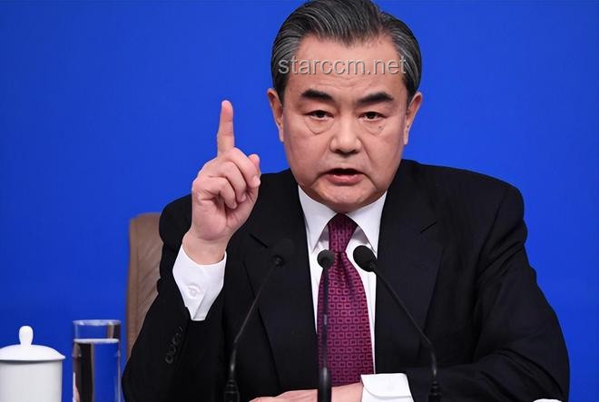 王毅抵达香港：见证国际调解院新时代的开启